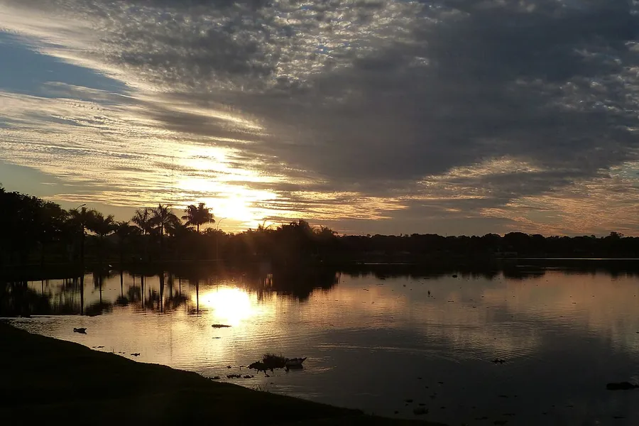 Pôr do sol na Lagoa Maior, cartão-postal de Três Lagoas - MS